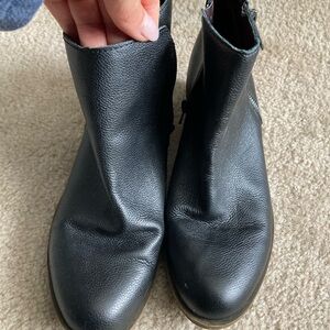 Kensie Textured Black Ankle Booties
